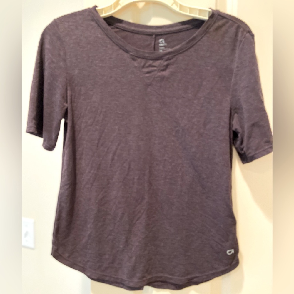 Gap breathe crewneck athletic t shirt